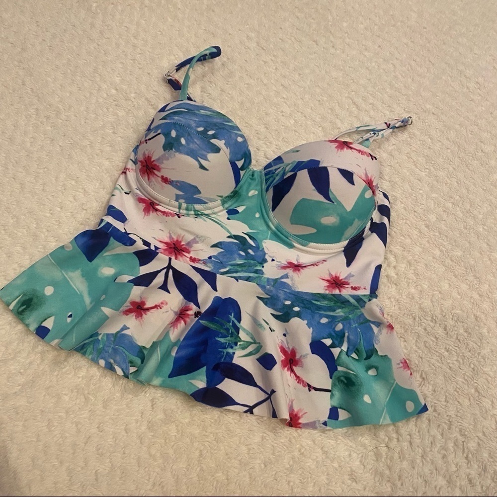 CUP she swim top size small